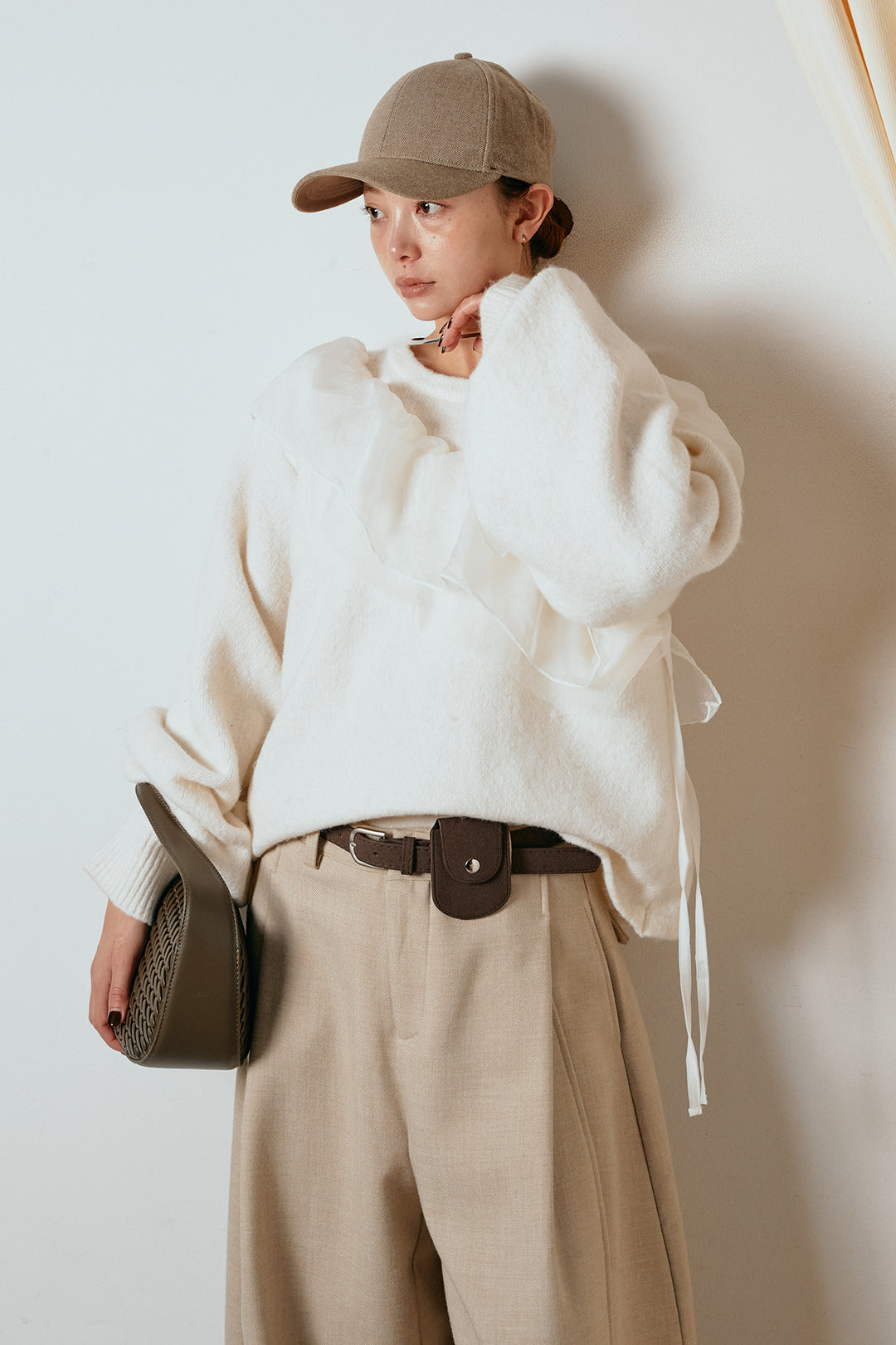 [SET]アシンメトリーフリルニットトップス+ポーチベルト付きカーブパンツ(2set)