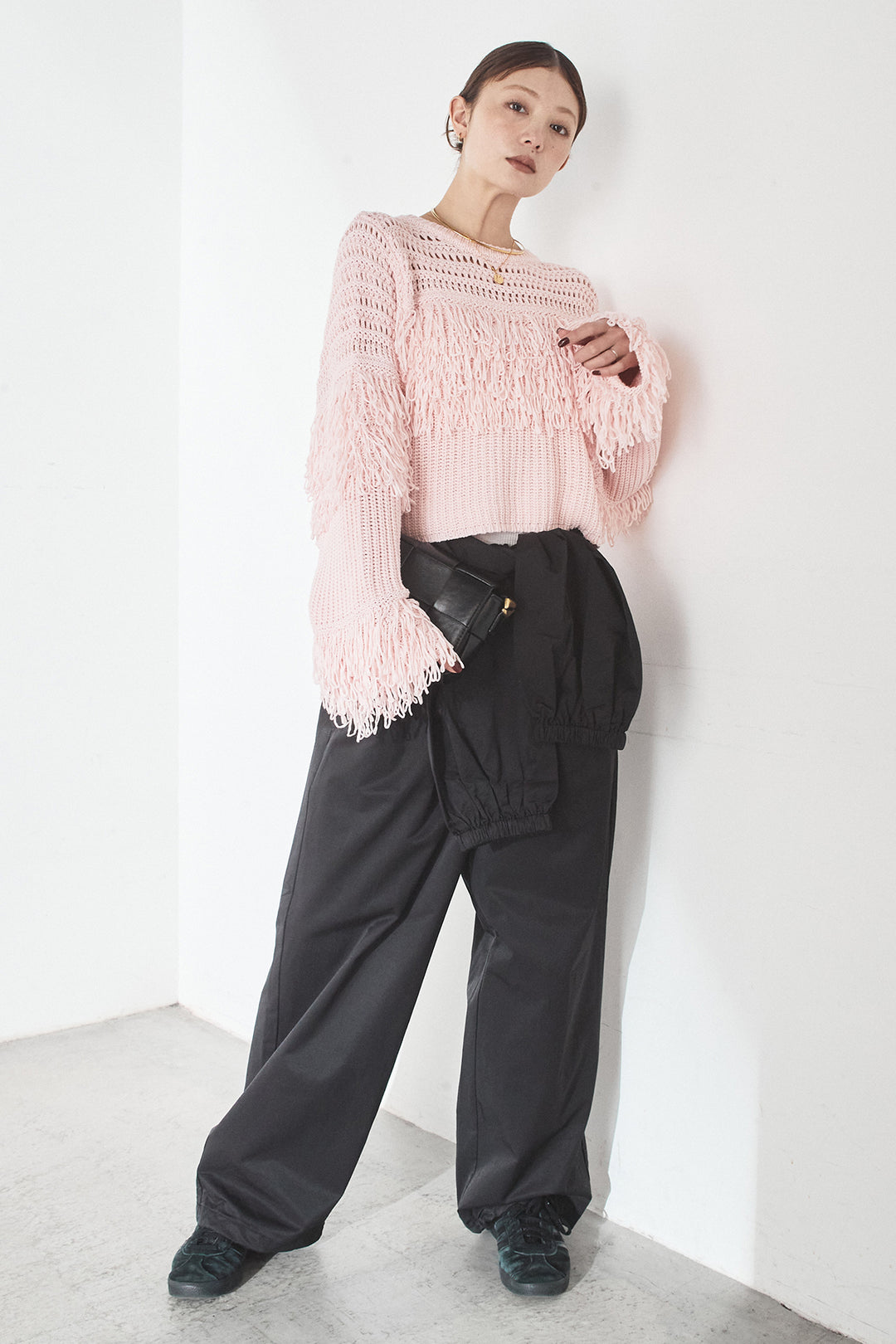 [SET]メッシュフリンジ切り替えプルオーバー+合繊ツイルスタンドウエスト巻きジョガーパンツ(2set)