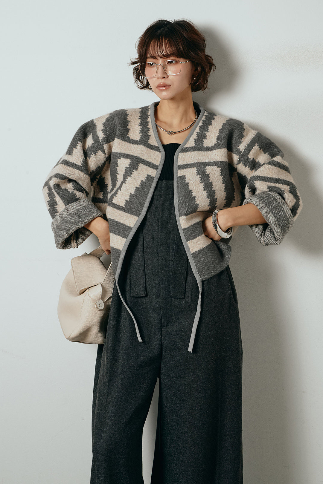 [SET]ノーカラー幾何学模様アウター+ウール混フランネルワイドサロペット(2set)
