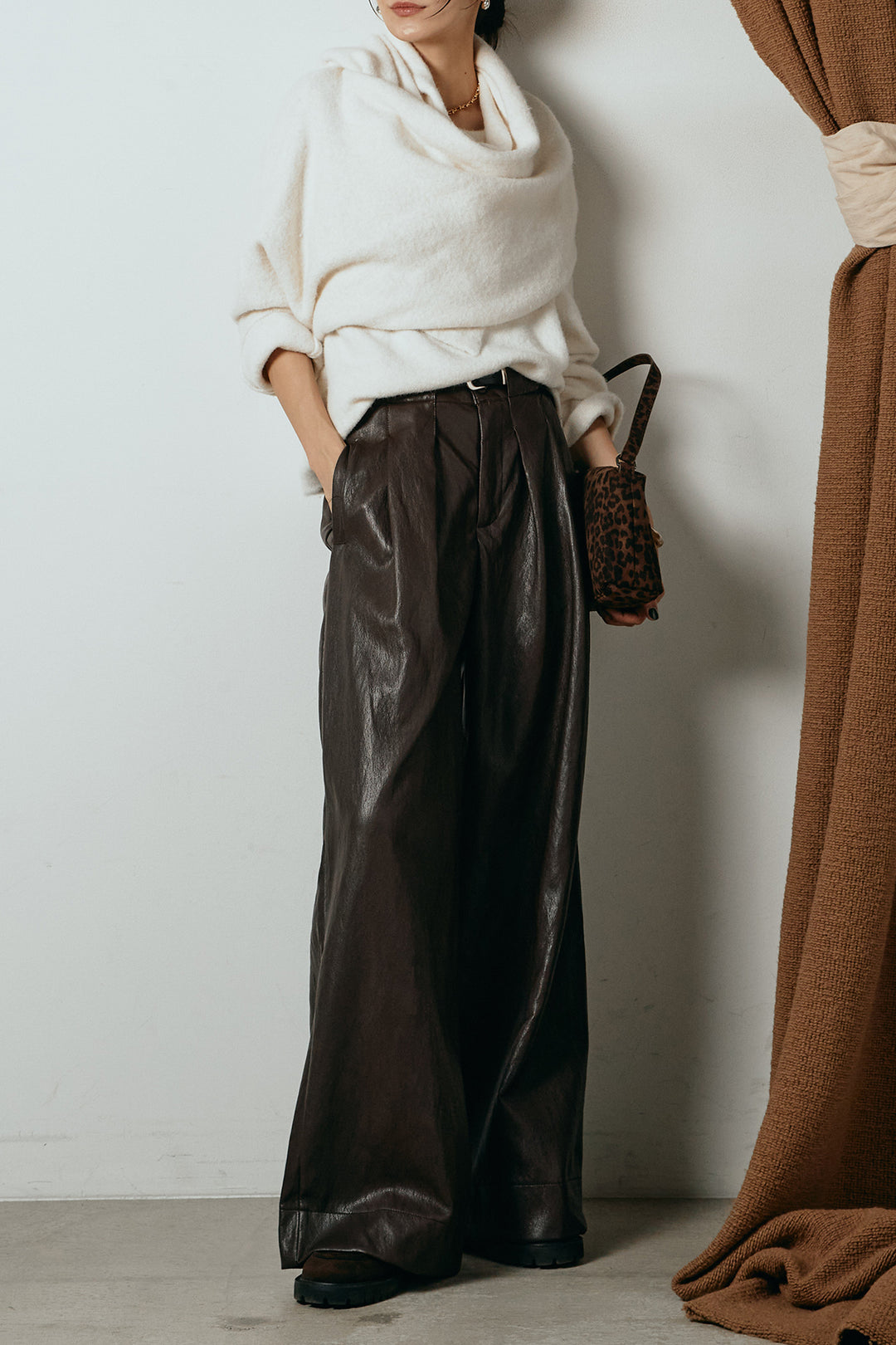 [SET]ネック巻きデザインニットトップス+ベルト付きレザーライクタックパンツ(2set)