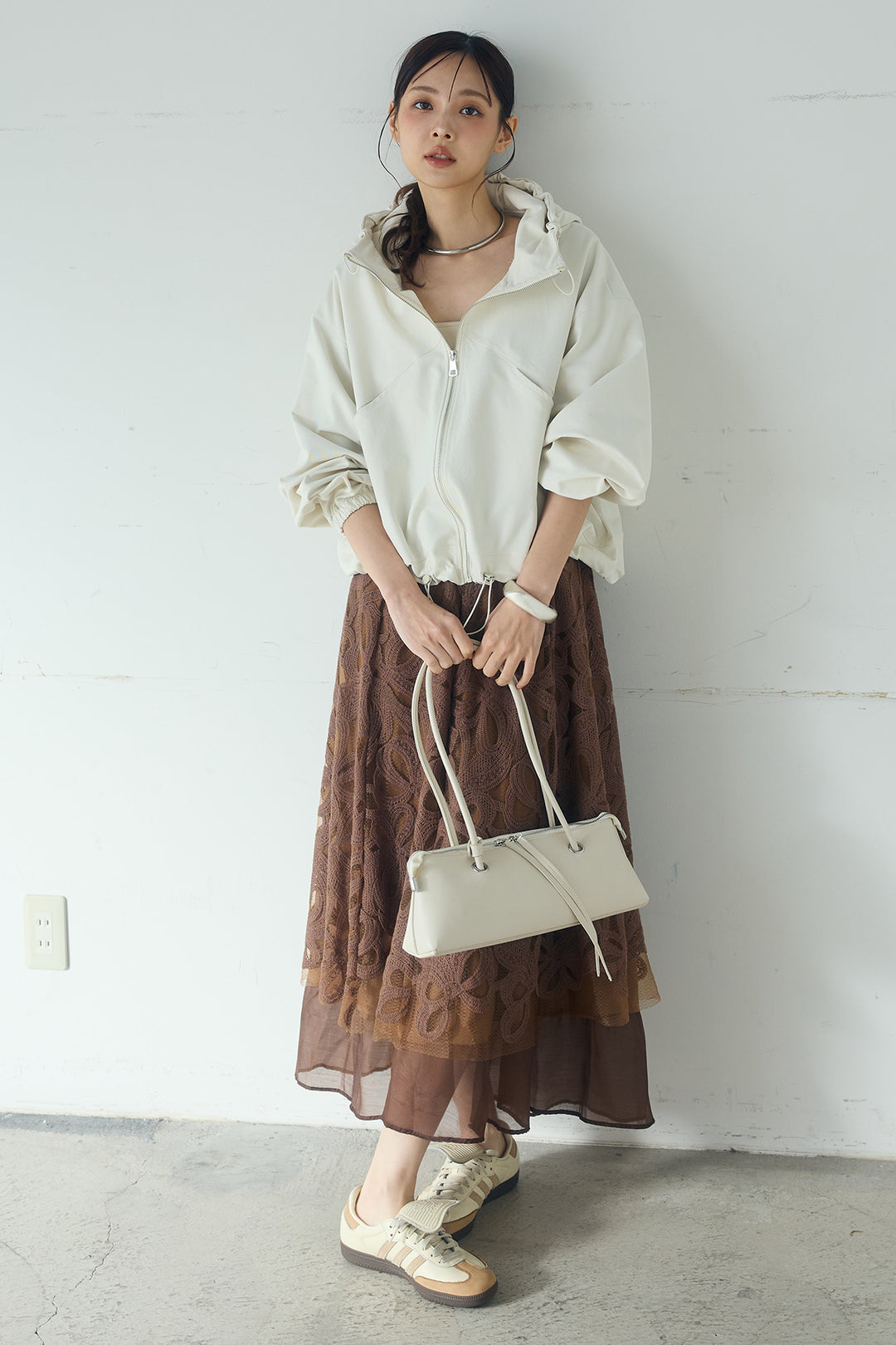 [SET]ネック裾絞りブルゾンアウター+ニュアンス柄刺繍スカート(2set)