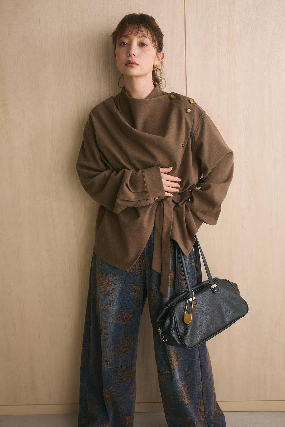 [SET]起毛ネックドレープシャツ+フラワーモチーフ刺繍カーブデニム(2set)