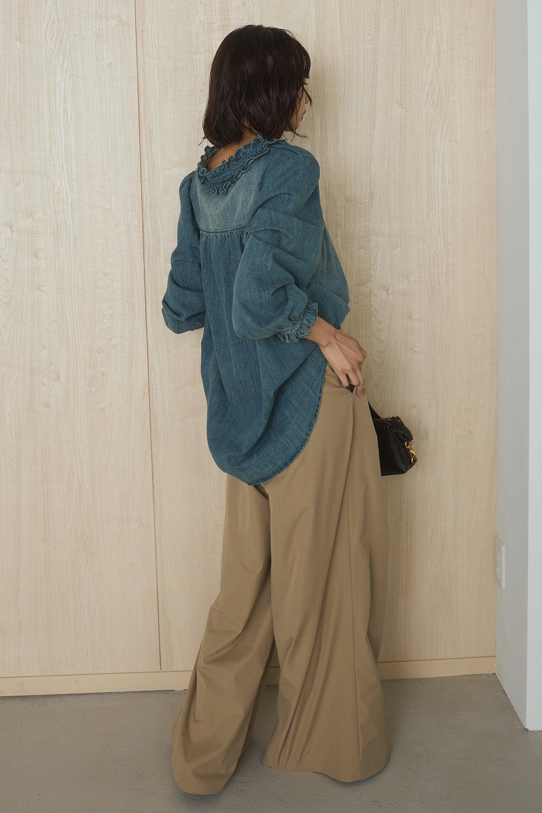 [SET]Vネックデニムフリルトップス+ベルトループデザインハイウエストタックパンツ(2set)