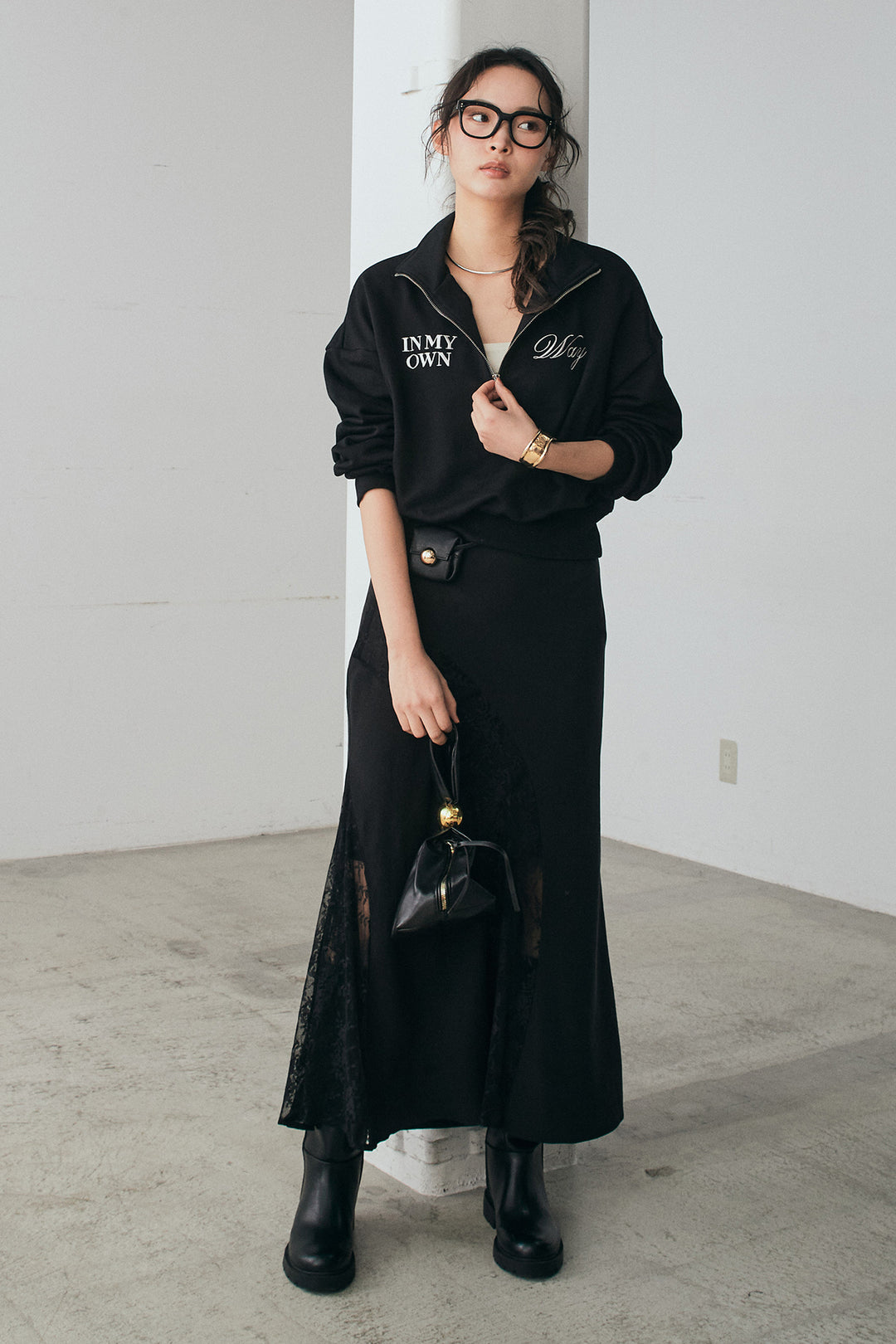 [SET]裏毛ロゴ刺繍ハーフZIPスウェット+刺繍レースデザインサテンスカート(2set)