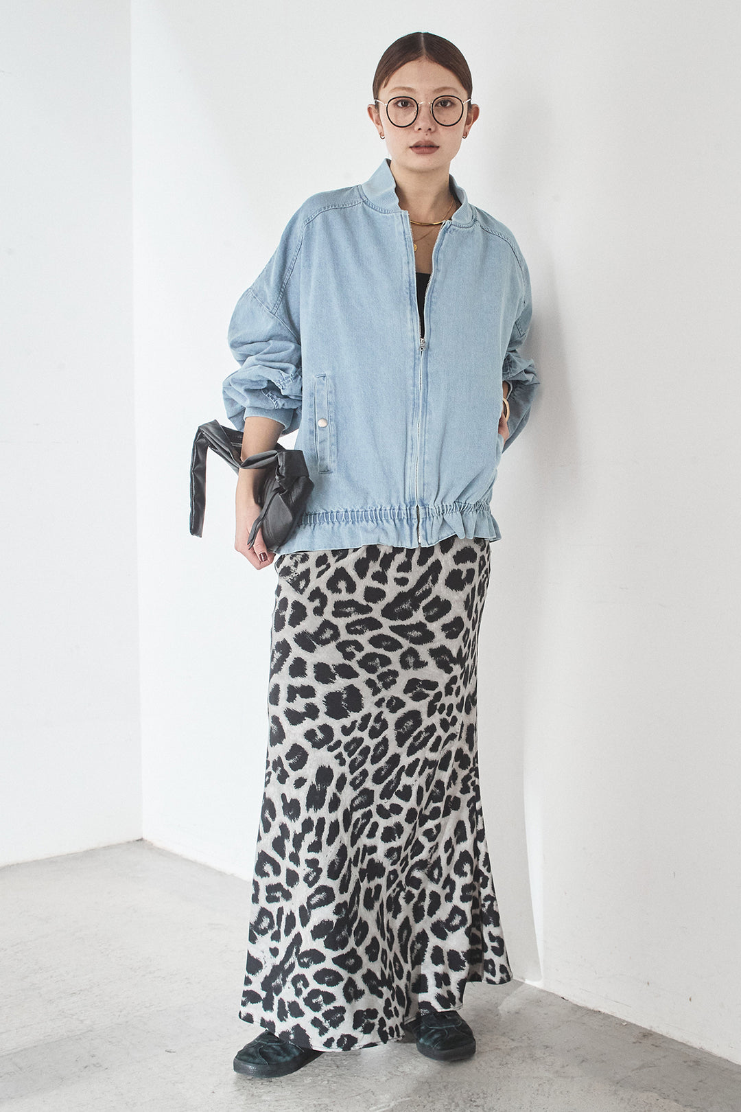 [SET]袖シャーリング裾フリルデニムブルゾン+レオパードサテンナロースカート(2set)