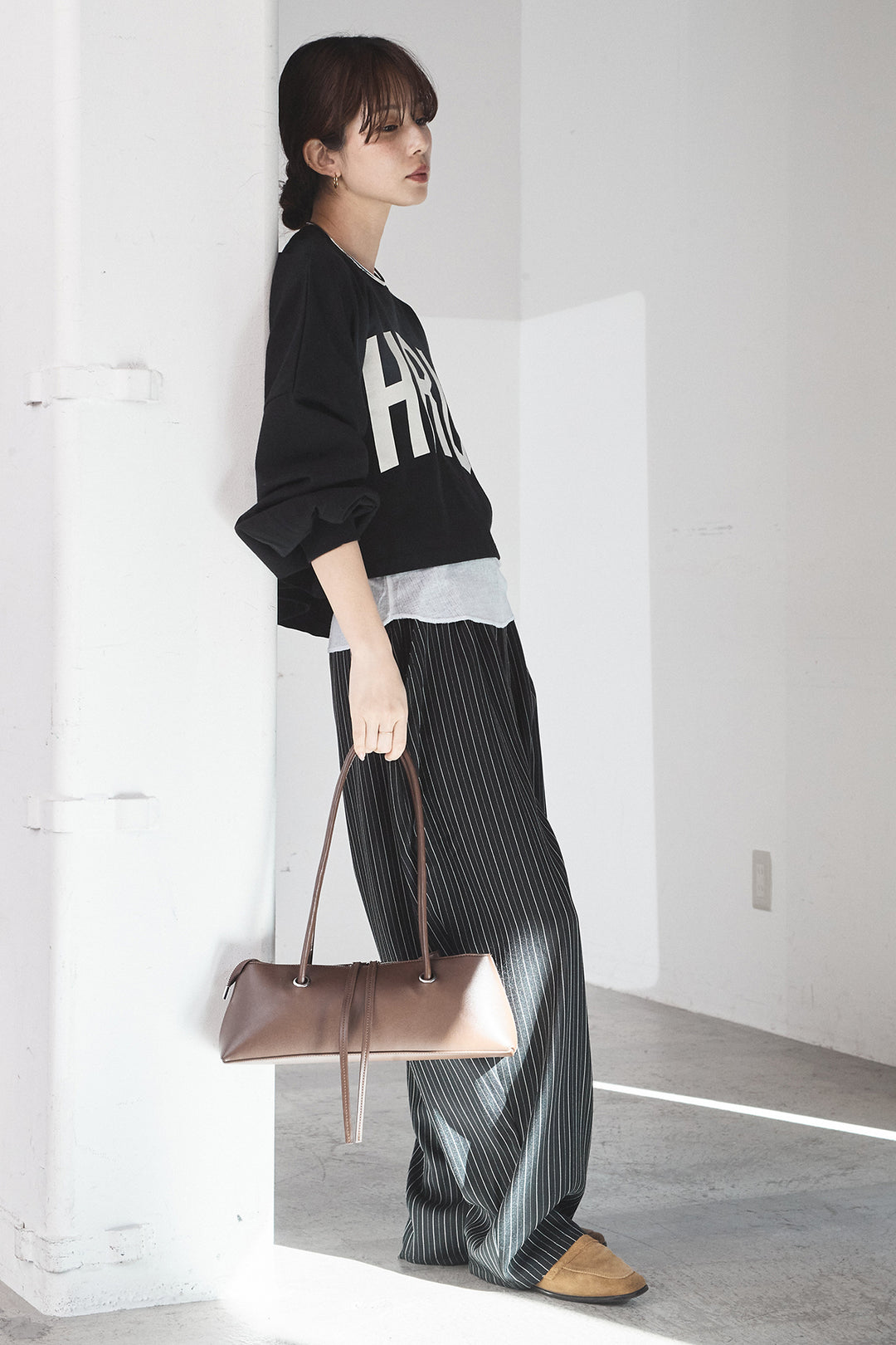 [SET]ビッグロゴHRU袖ボリュームトップス+リブシアークルーネック長袖トップス+ヘリンボーンストライプツータックパンツ(3set)