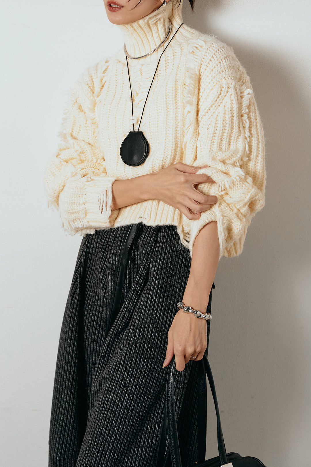 [SET]フリンジタートルショートニット+レザーライク配色ストライプパンツ(2set)