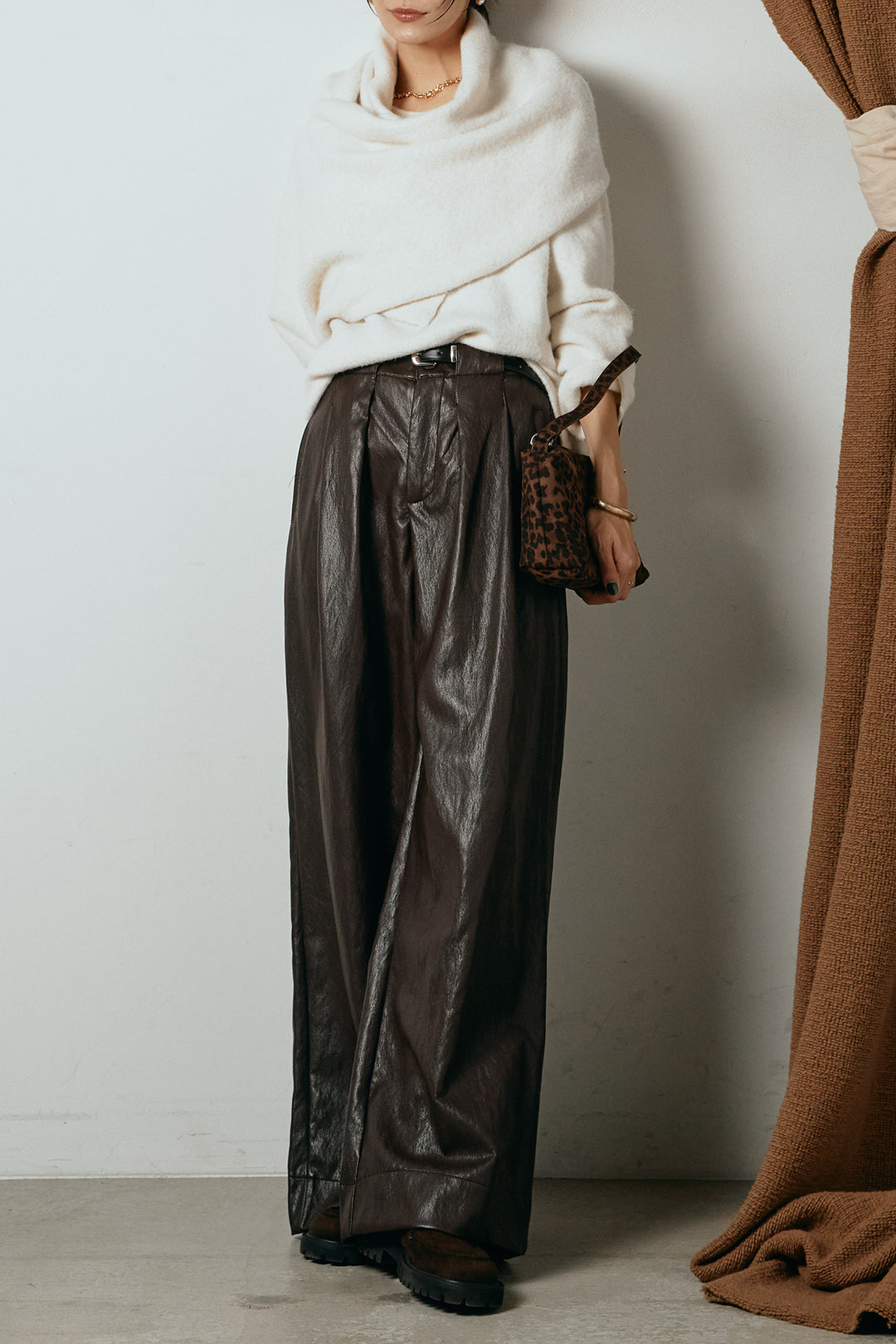 [SET]ネック巻きデザインニットトップス+ベルト付きレザーライクタックパンツ(2set)