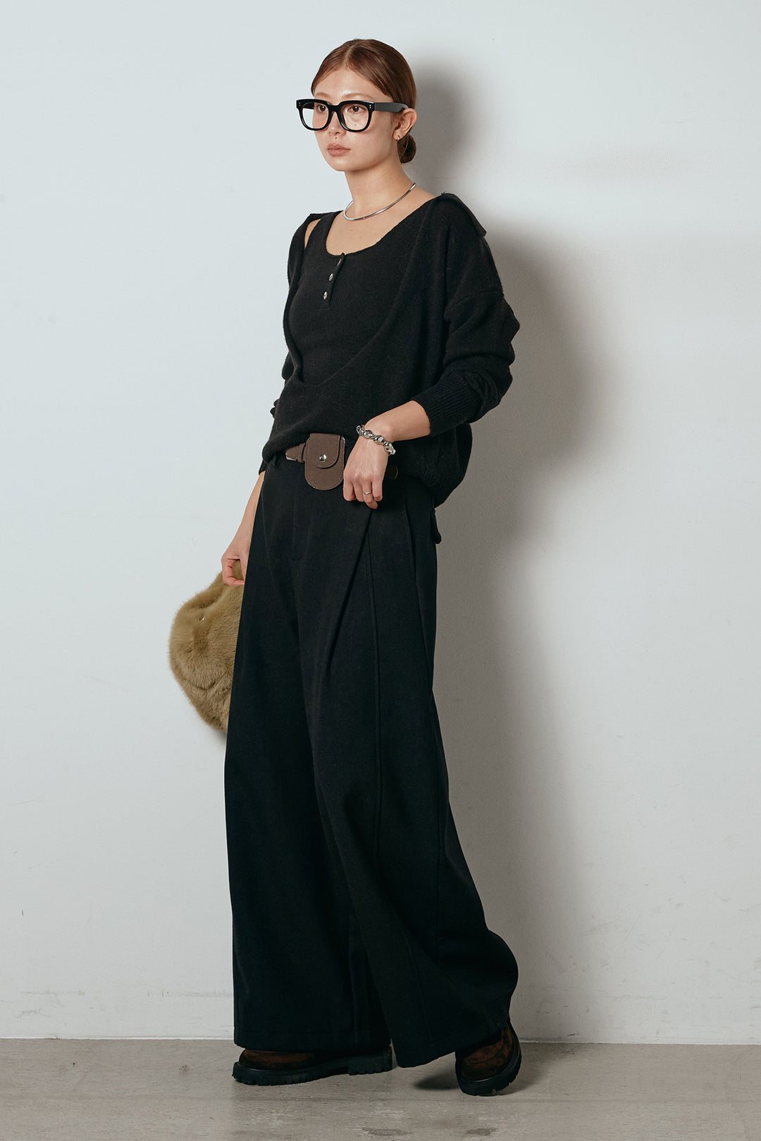 [SET]襟付きレイヤードニットトップス+ポーチベルト付きカーブパンツ(2set)