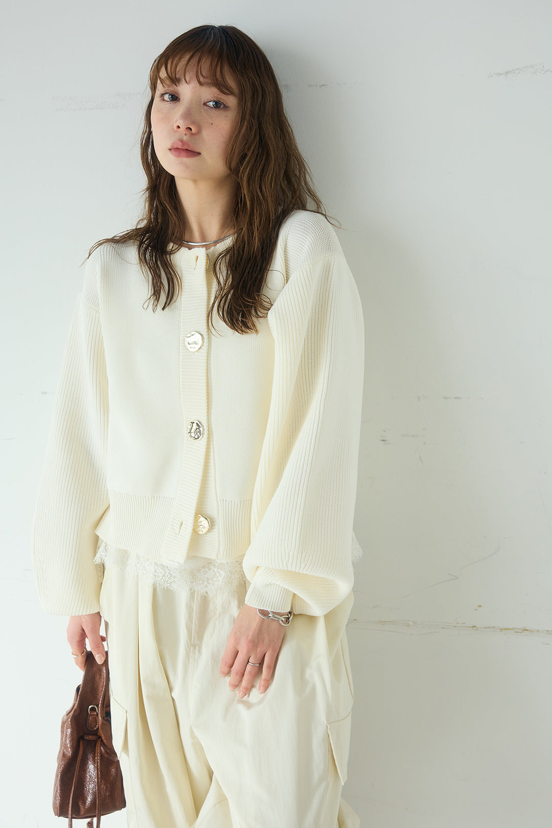 [SET]スポンディッシュBIGボタンクルーネックカーディガン+撥水ジョガーパンツ+ブロード切り替えぺプラムタンク(3set)