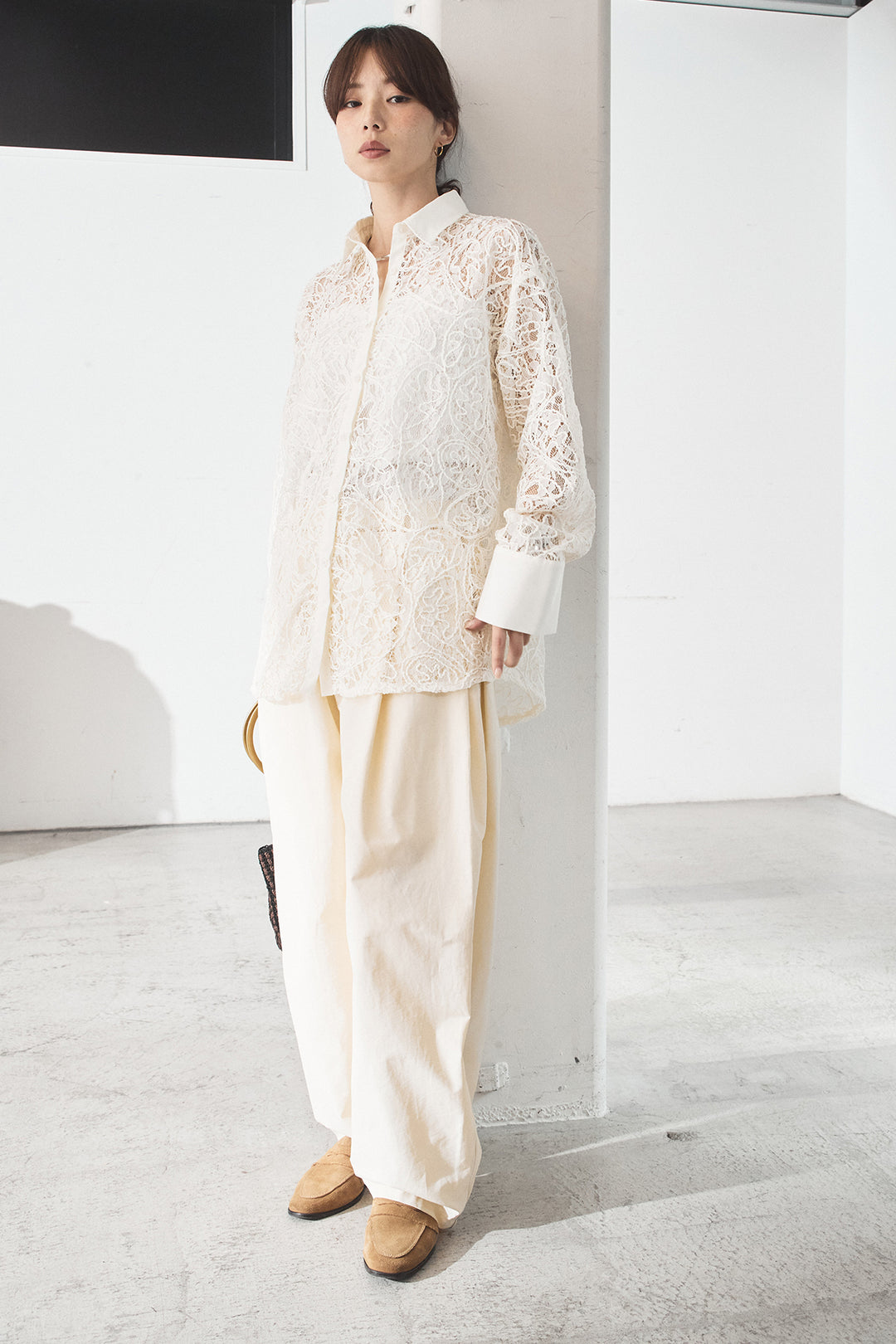 [SET]刺繍レースオーバーサイズシャツ+合繊ツイルパイピングタックカーブパンツ(2set)