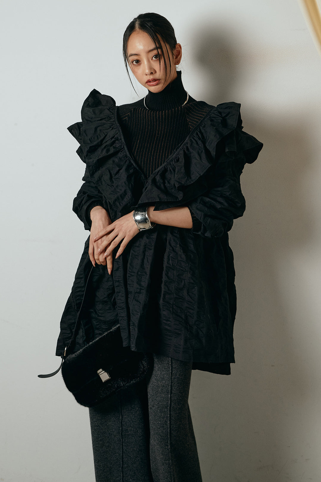 [SET]Vネックフリルカラーブラウス+リブニットシームレスタートルプルオーバー+センターラインニットパンツ(3set)