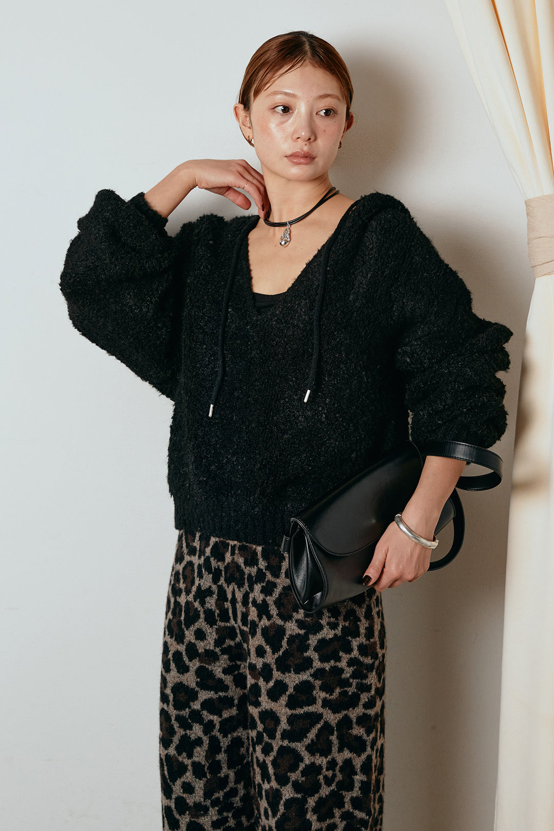 [SET]ブークレキーネックプルオーバー+リラックスレオパード柄ニットパンツ(2set)