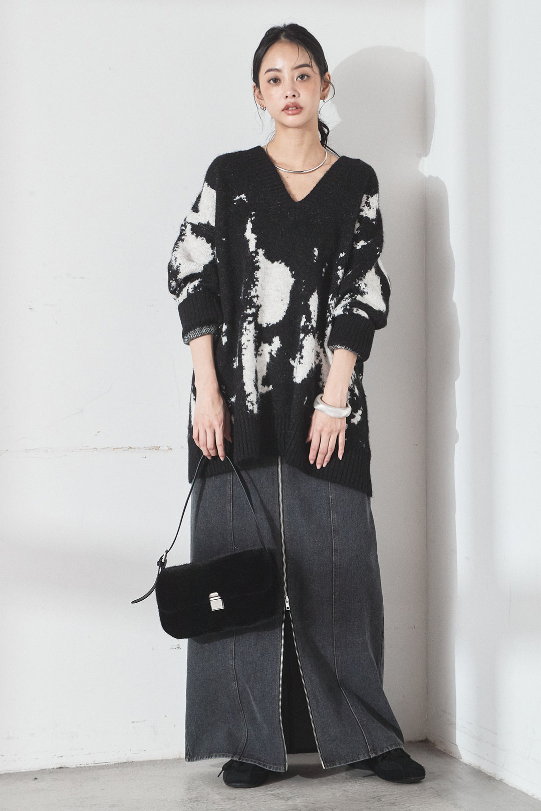 [SET]アブストラクト柄ニットプルオーバー+フロントジップデニムスカート(2set)