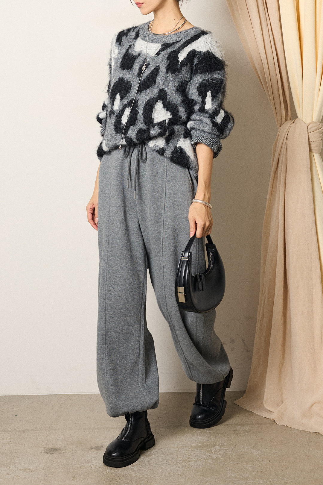[SET]ルーズアニマルモヘアニットトップス+スウェットワイドカーブパンツ(2set)