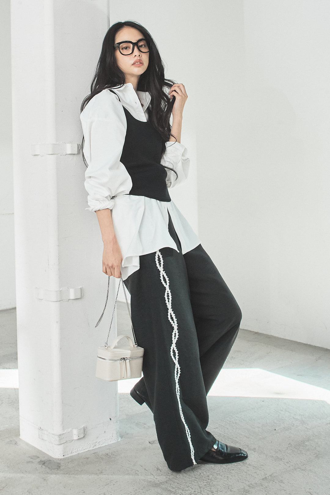 [SET]ニットキャミ付きシャツ+刺繡テープラインパンツ(2set)