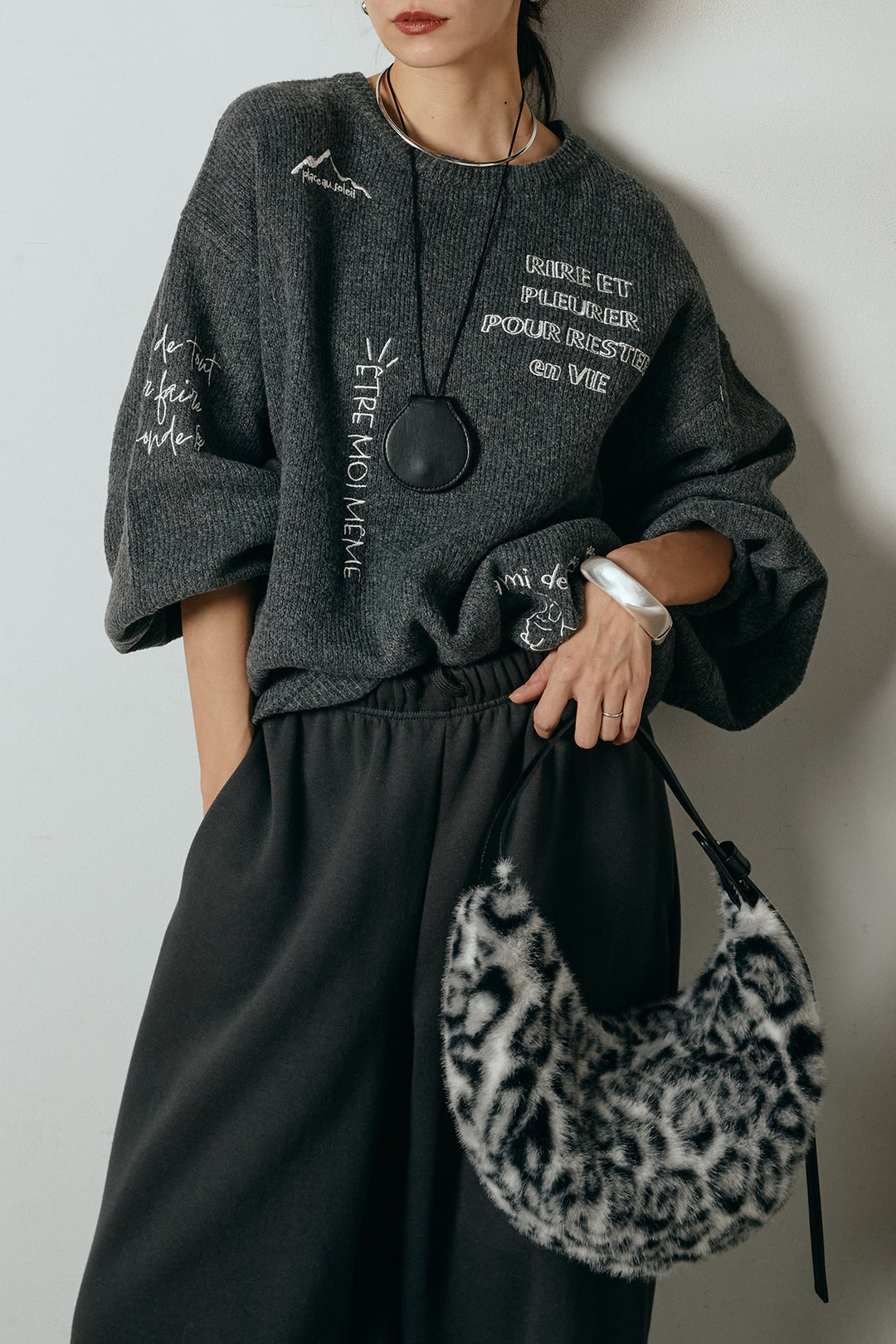 [SET]刺繍ロゴランダムデザインニットトップス+裏起毛スウェットワイドパンツ(2set)