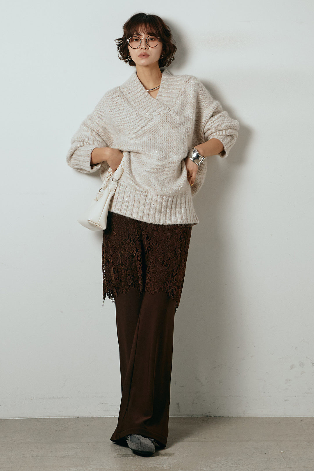 [SET]Vネックラメニットトップス+レース刺繍レイヤードフレアパンツ(2set)