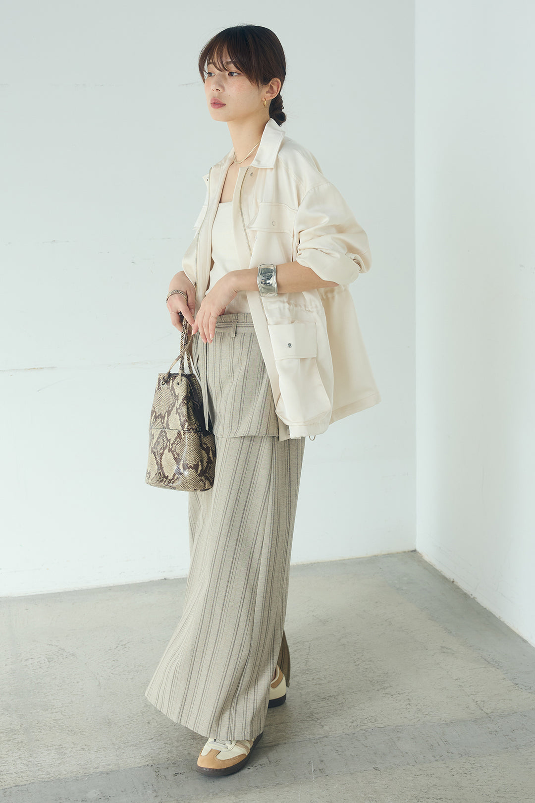 [SET]サテンライトブルゾン+ラップ巻きピンストライプワイドスカート(2set)