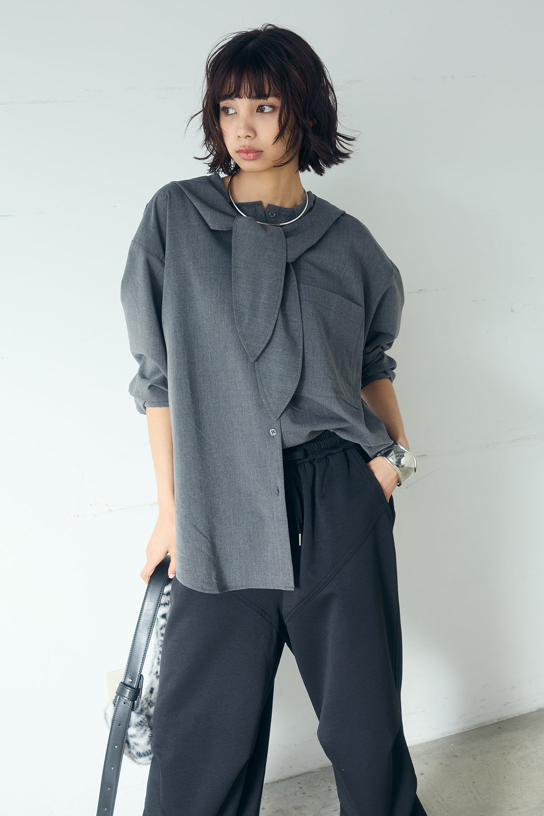 [SET]無地タイ付フーディーBIGシャツ+ランダムタックデザインワイドパンツ(2set)