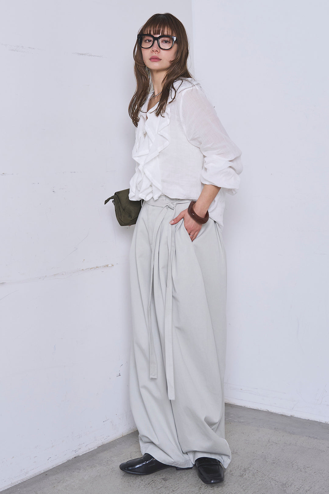 [SET]フリルボタンブラウス+紐ベルト付きカーブワイドパンツ(2set)