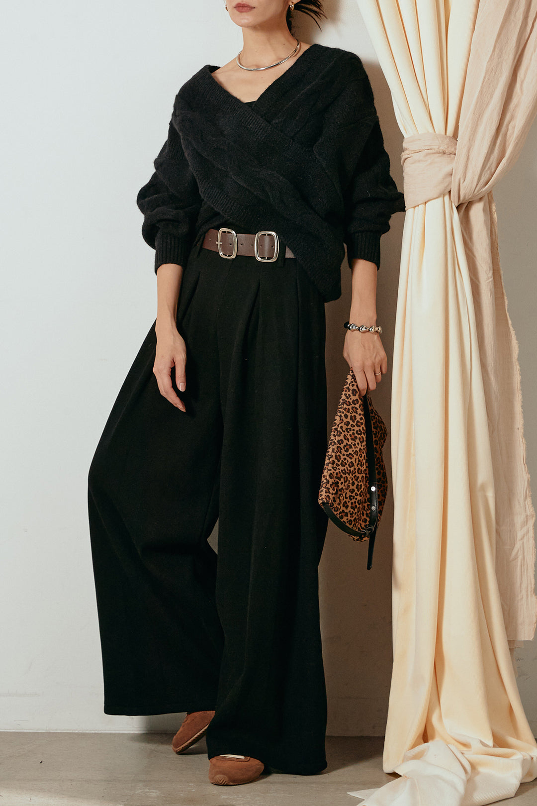 [SET]ケーブルカシュクールニットトップス+フェイクレザー太ベルト付きタックワイドパンツ(2set)