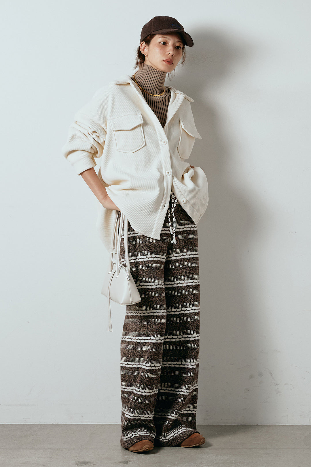 [SET]襟付きコーデュロイポケットシャツ+マルチライン柄リラックスニットパンツ(2set)