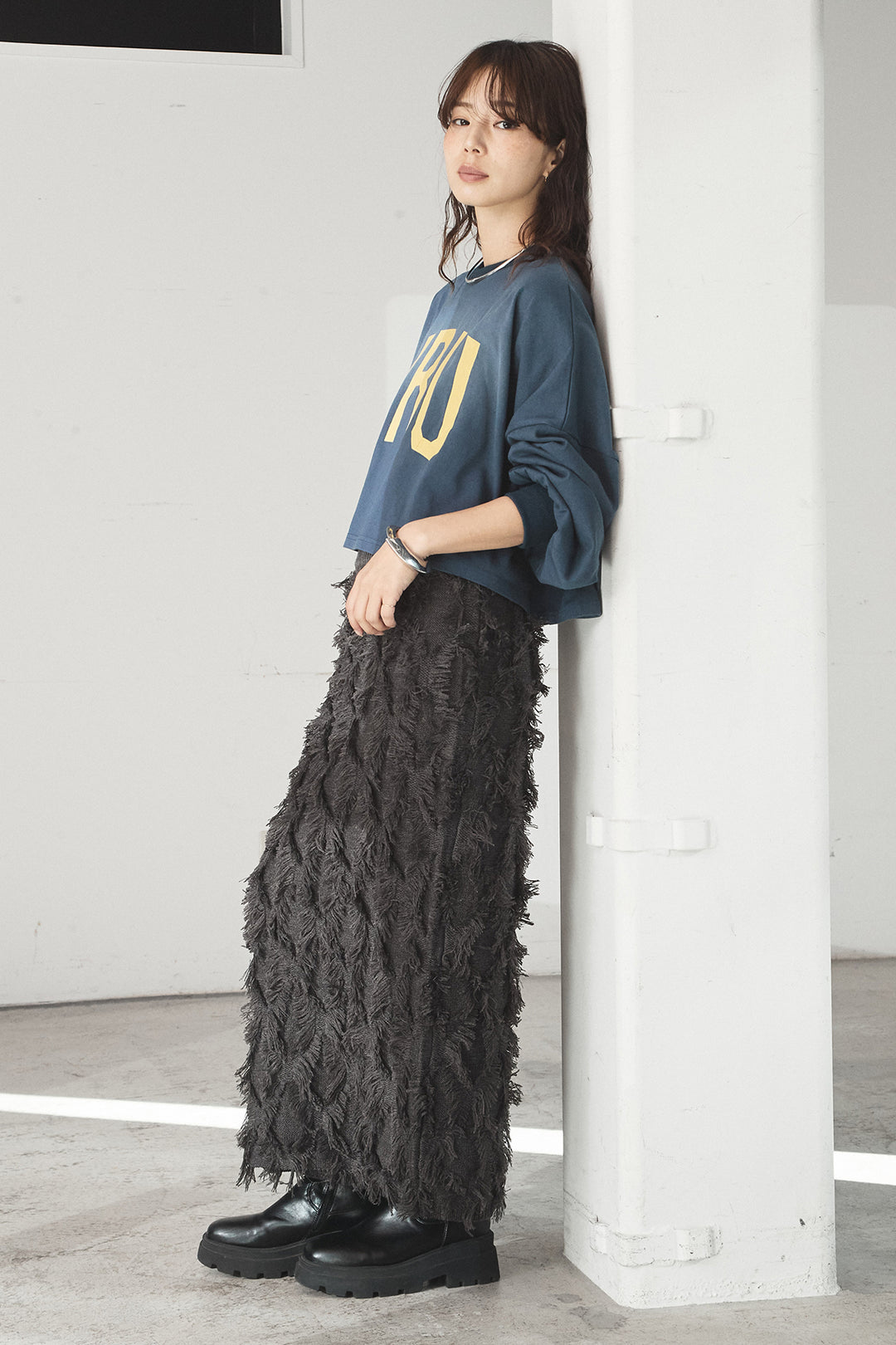 [SET]ビッグロゴHRU袖ボリュームトップス+カットフリンジニットタイトスカート(2set)