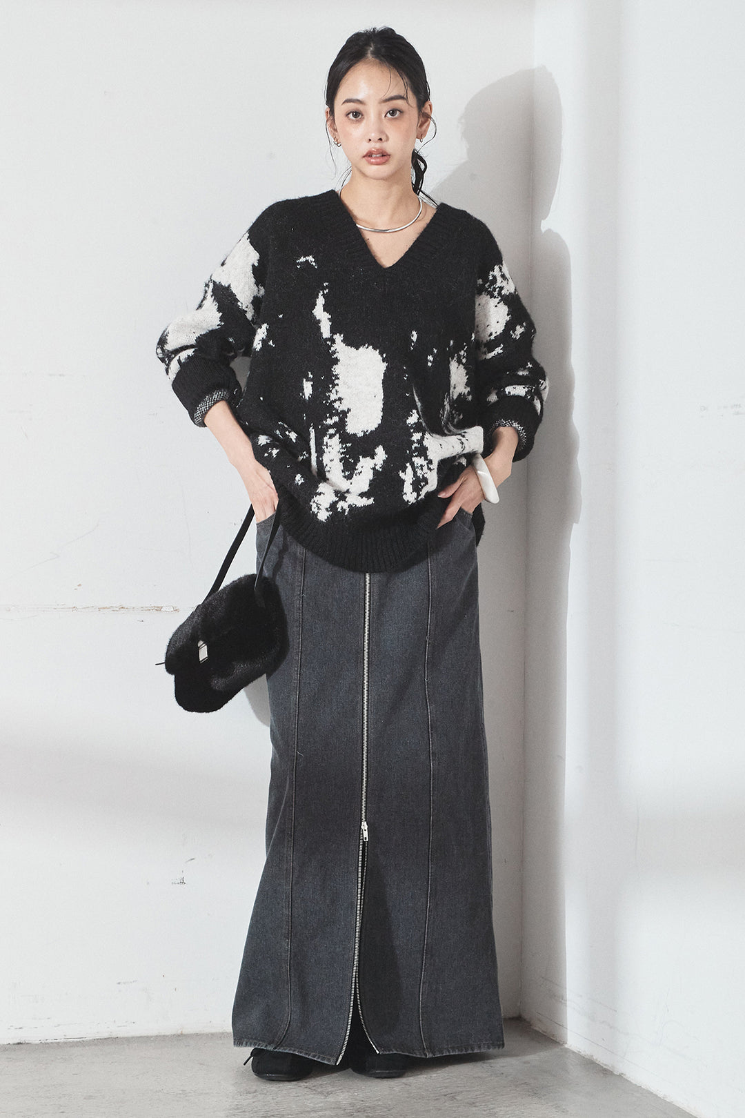 [SET]アブストラクト柄ニットプルオーバー+フロントジップデニムスカート(2set)