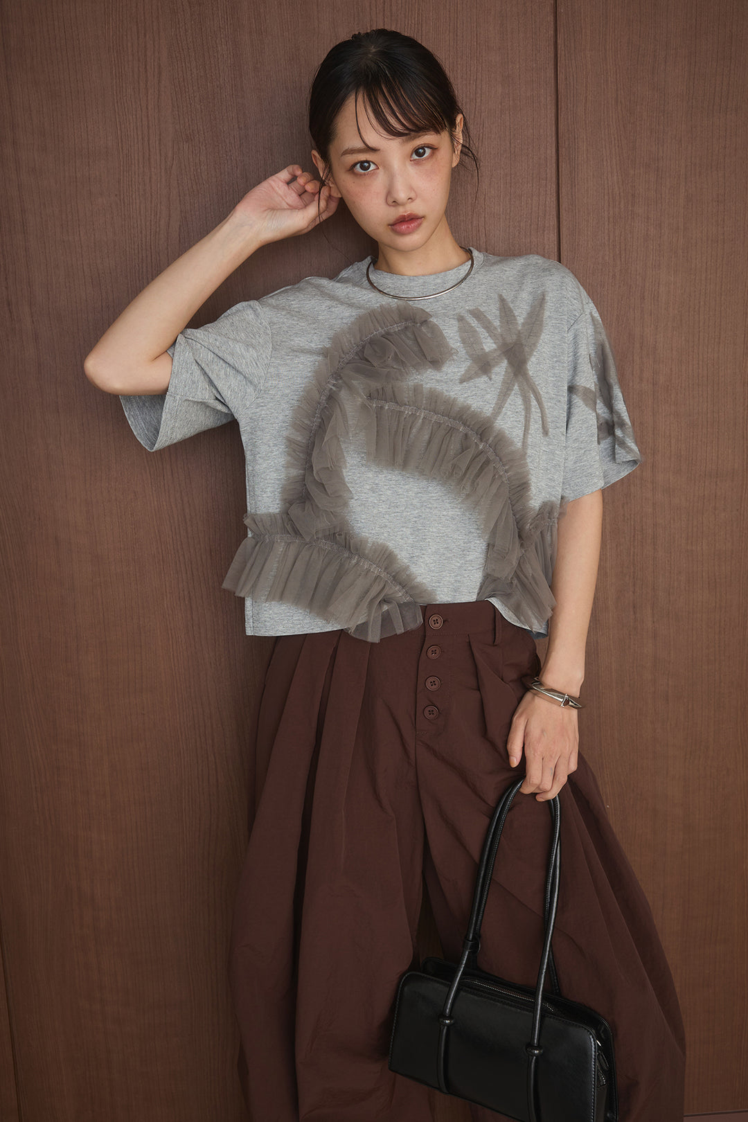 [SET]チュールモチーフデザインTシャツ+ボタンデザインニーサイドタックパンツ(2set)