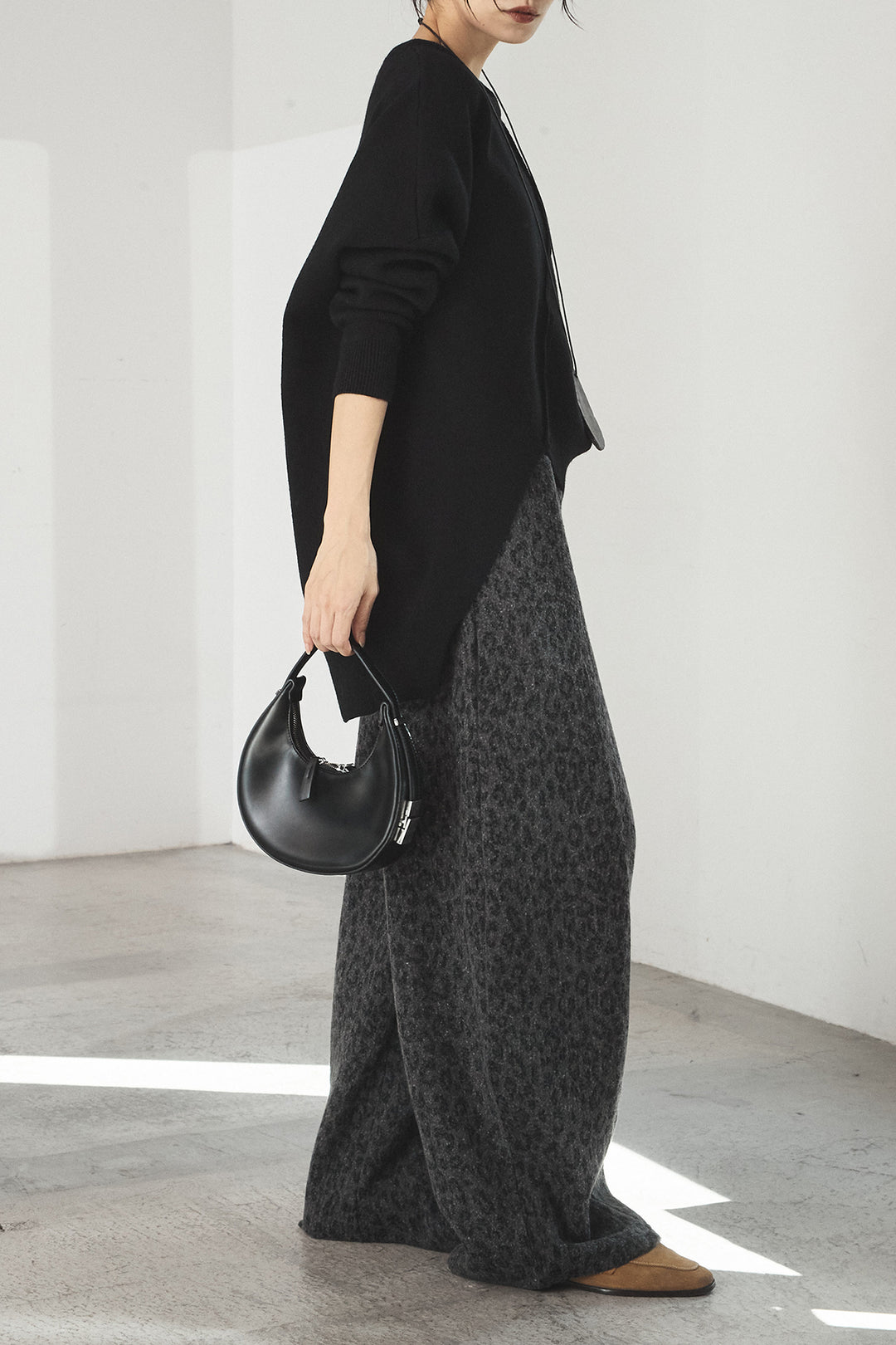 [SET]アシンメトリーデザインニットトップス+リラックスレオパード柄ワイドパンツ(2set)