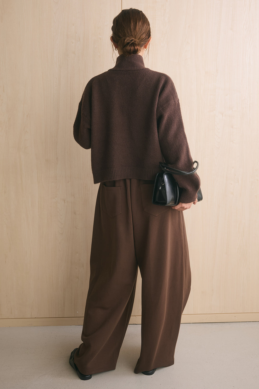 [SET]ナポレオンボタンハイネックニットブルゾン+スタッズ付きニーサイドタックスウェットパンツ(2set)
