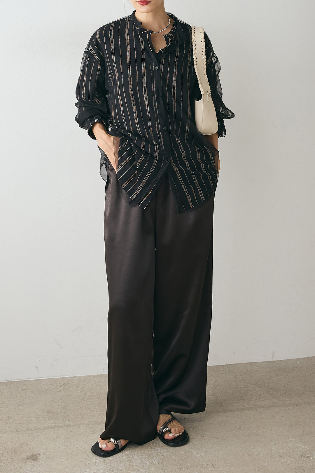 [SET]バンドカラー手書き風ライン柄シャツ+バンドカラー重ねシアーシャツ+サテンサイドラインパンツ(3set)