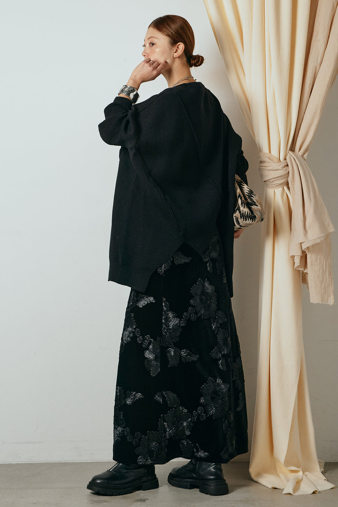 [SET]アシンメトリーデザインニットトップス+フラワー刺繍ワイドスカート(2set)