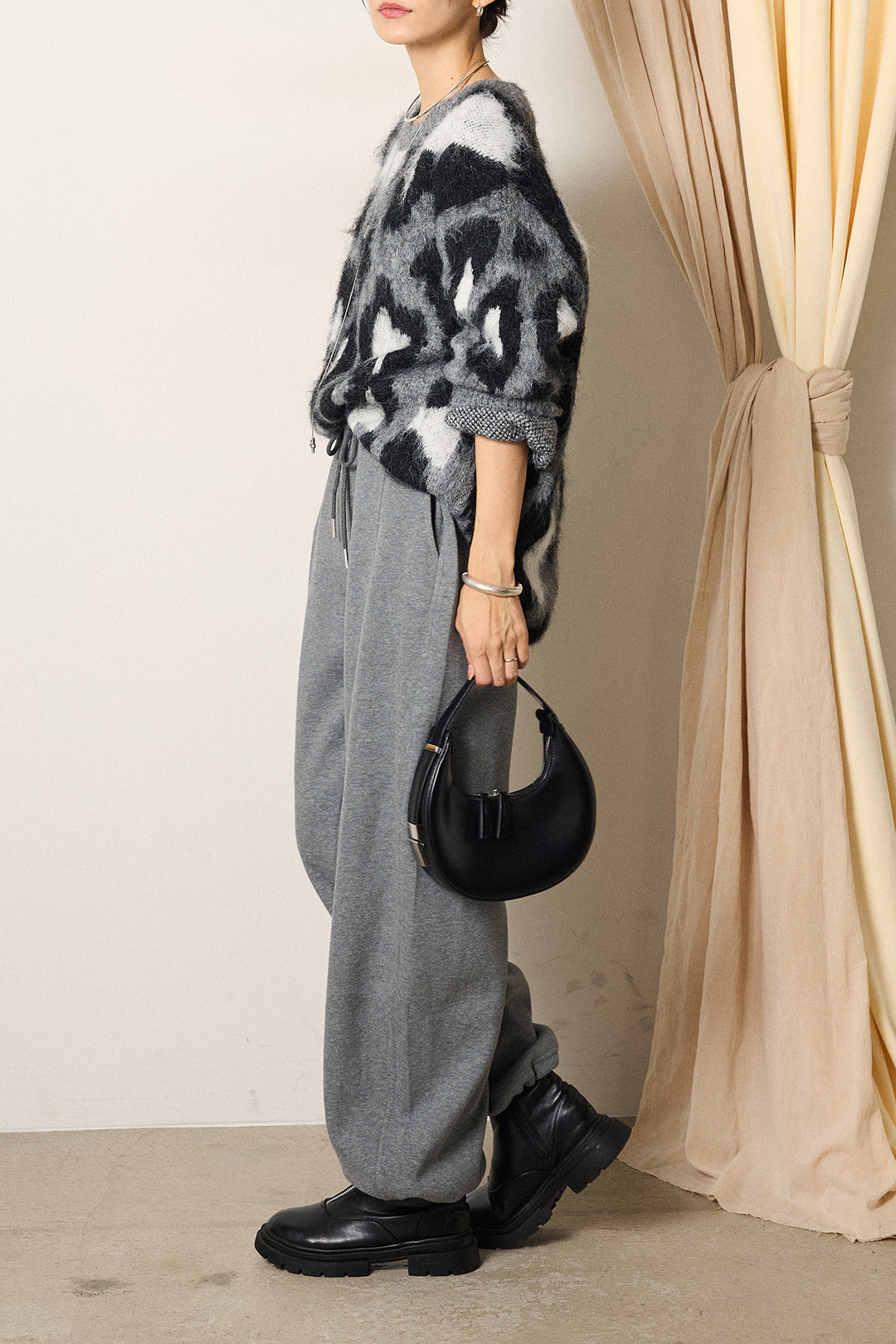 [SET]ルーズアニマルモヘアニットトップス+スウェットワイドカーブパンツ(2set)