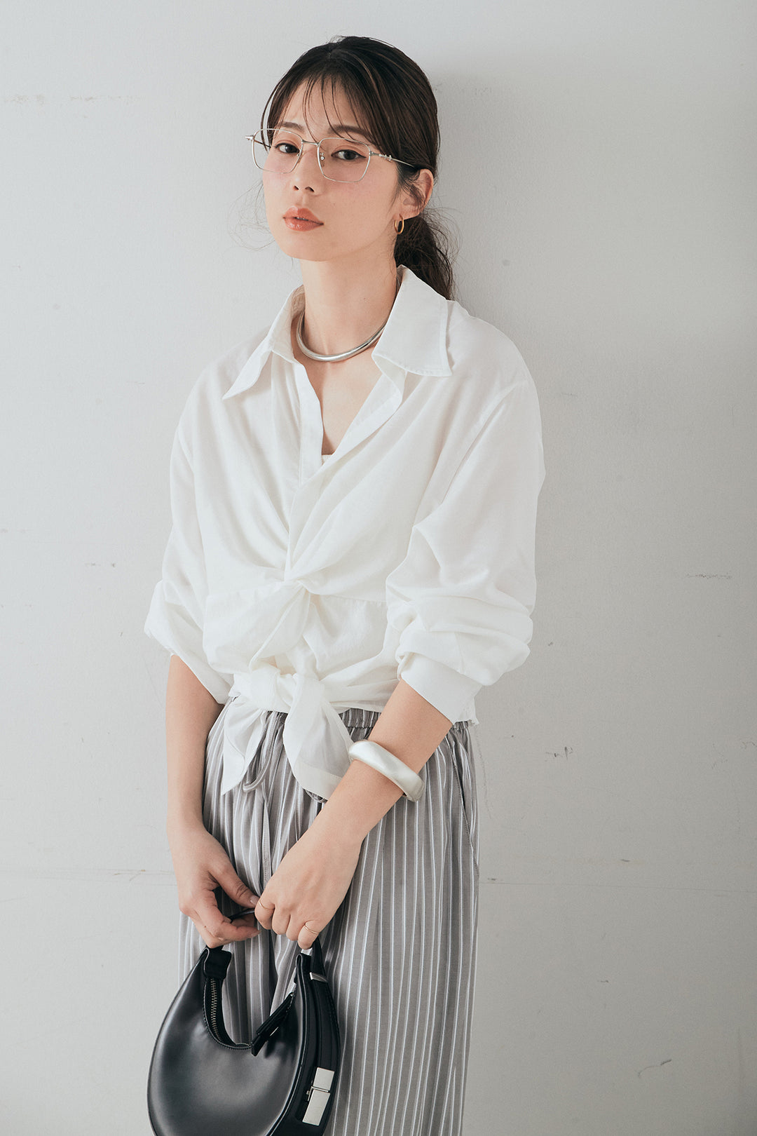 [SET]裾巻きツイストデザインシャツ+レーヨンストライプイージーワイドパンツ(2set)