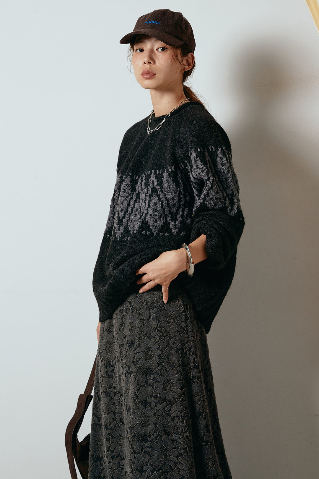 [SET]モノトーン柄ニットトップス+花柄刺繍ベロアフレアスカート(2set)