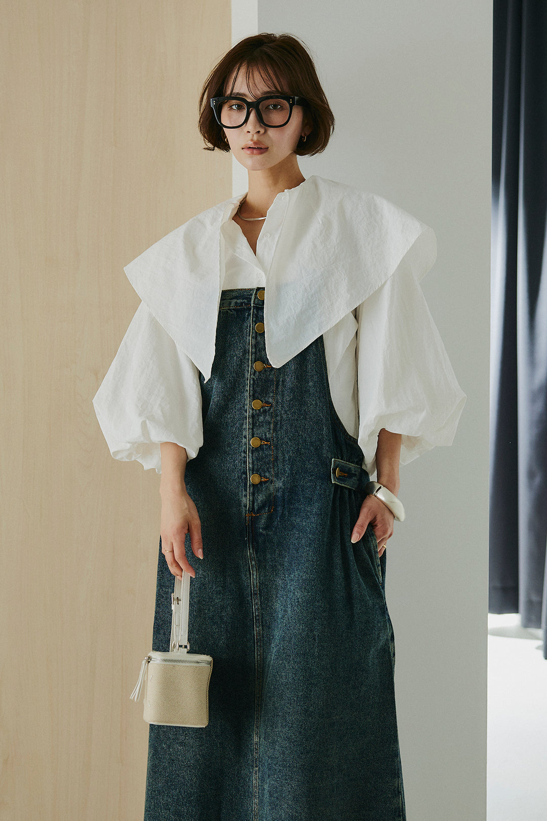 [SET]ケープカラーナイロンブラウス+配色ショルダーデニムサロペットスカート(2set)