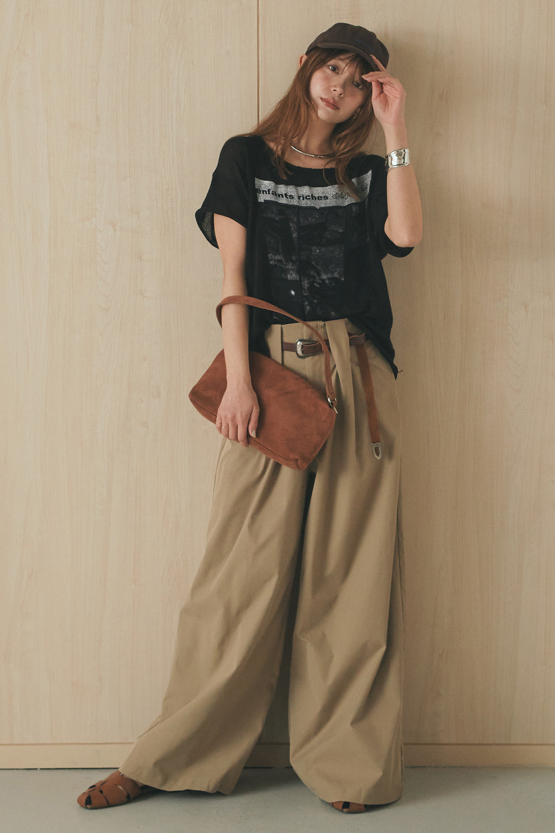 [SET]半袖モノトーングラフィックトップス+ベルトループデザインハイウエストタックパンツ(2set)