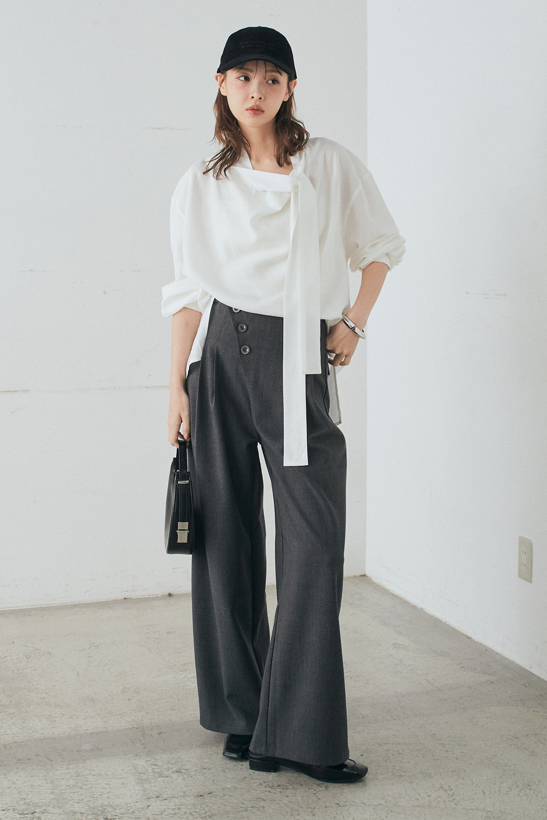 [SET]ニュアンスボータイブラウス+斜めボタンタック入りスラックス(2set)