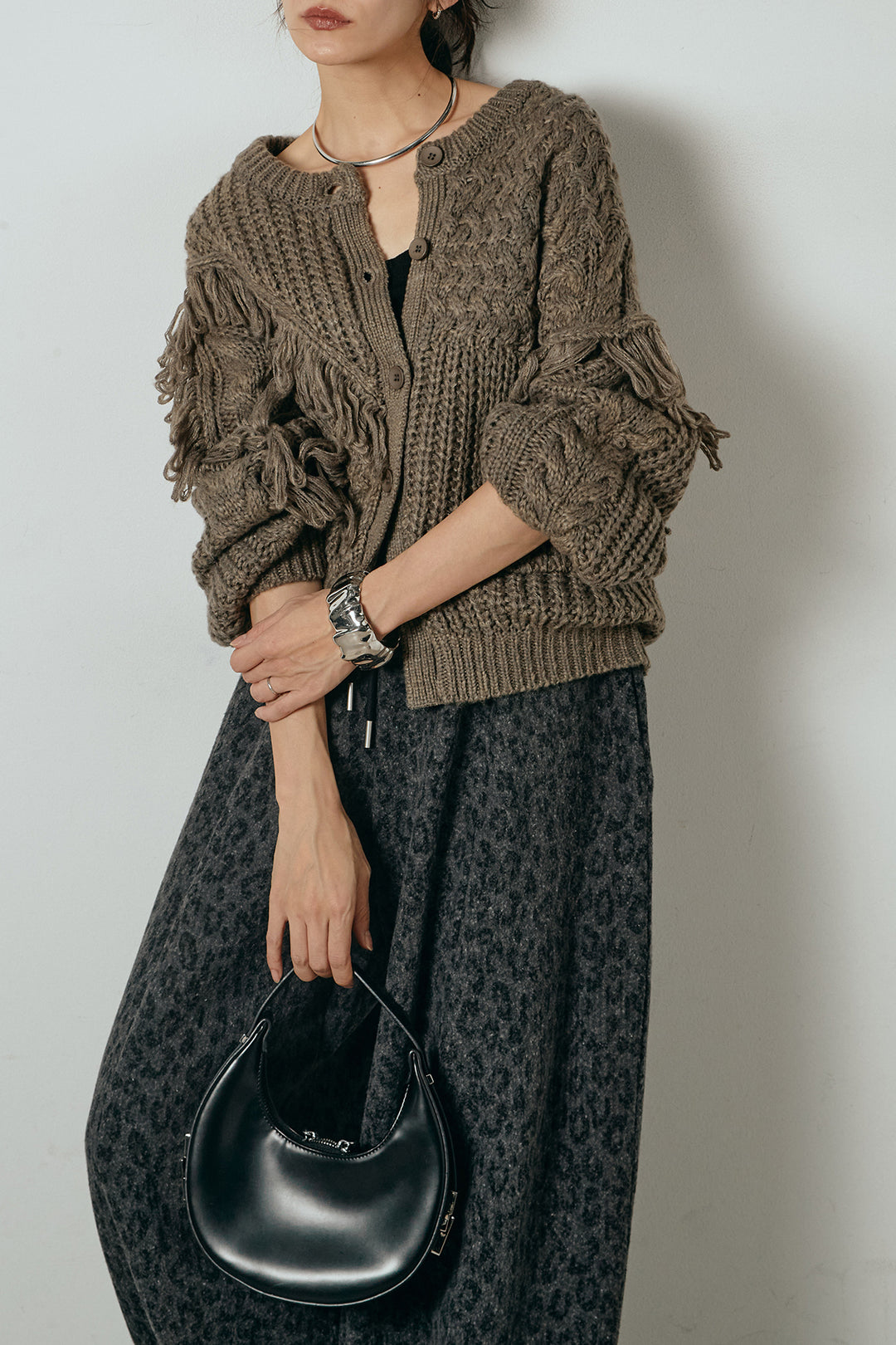 [SET]ランダムフリンジニットカーディガン+リラックスレオパード柄ワイドパンツ(2set)