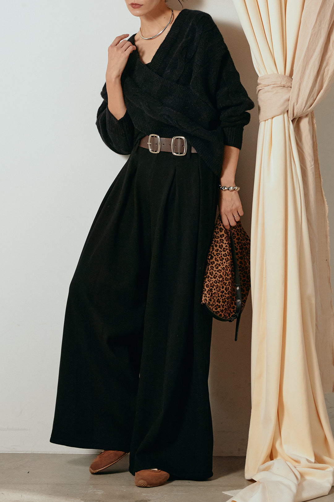 [SET]ケーブルカシュクールニットトップス+フェイクレザー太ベルト付きタックワイドパンツ(2set)