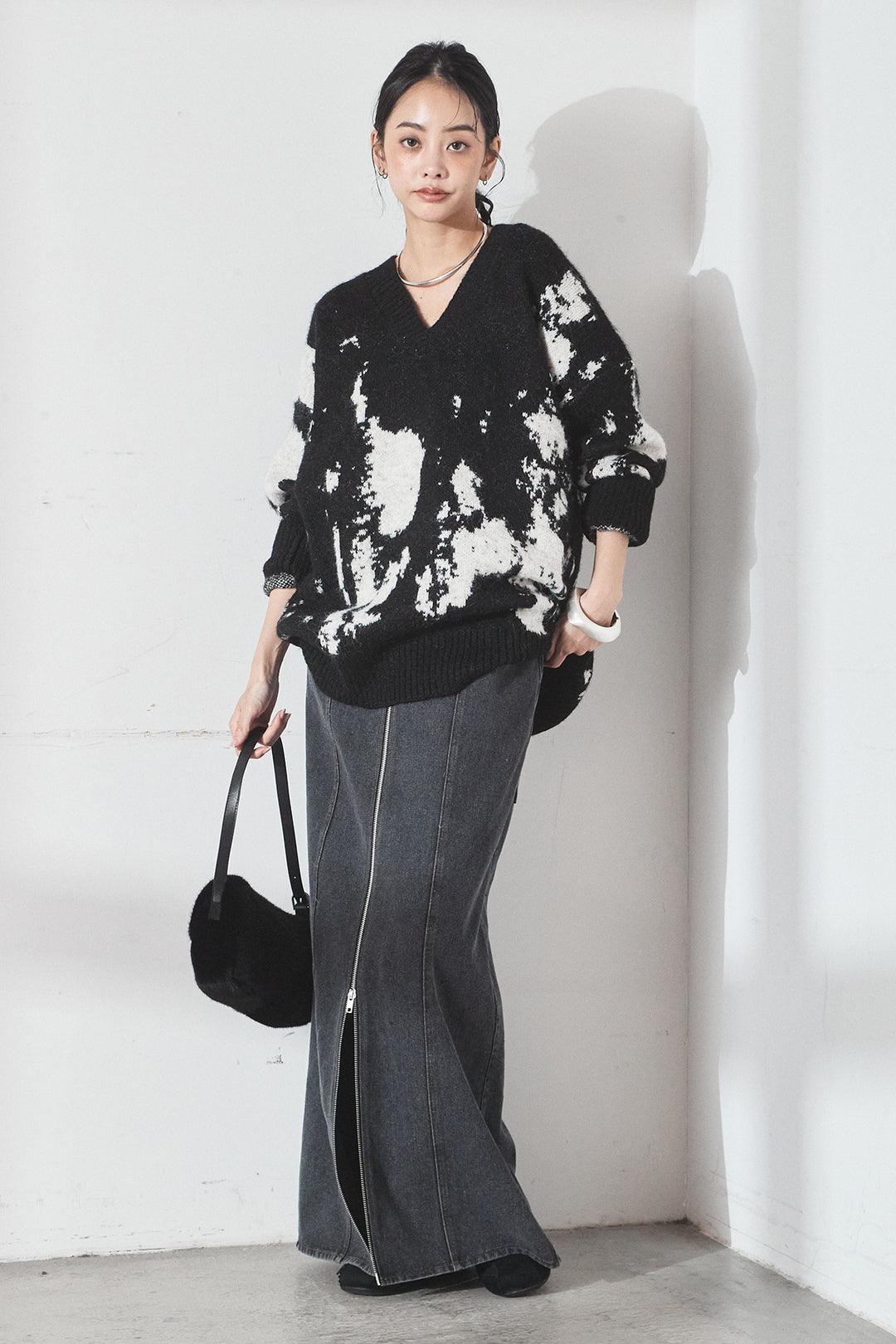 [SET]アブストラクト柄ニットプルオーバー+フロントジップデニムスカート(2set)