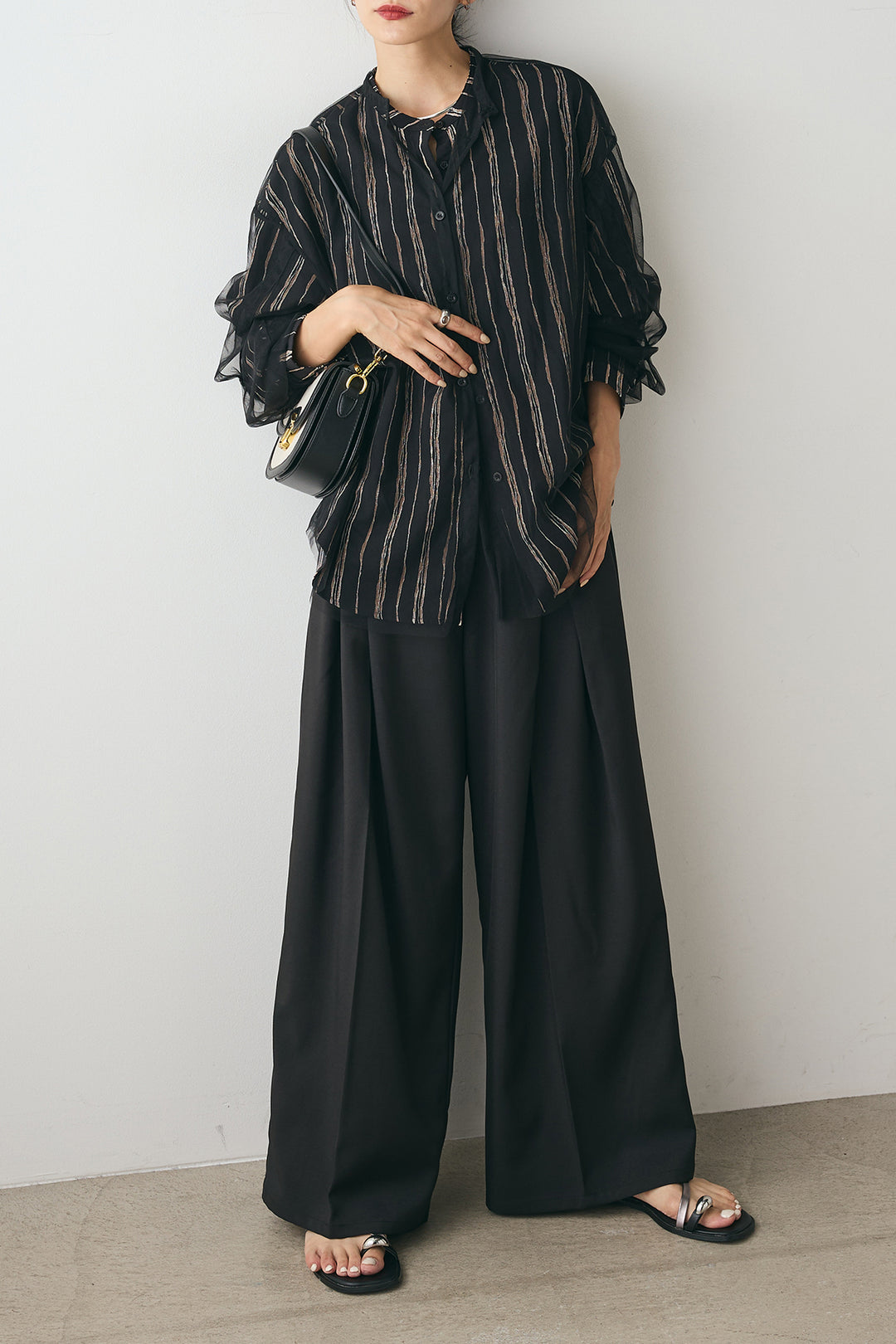 [SET]バンドカラー手書き風ライン柄シャツ+バンドカラー重ねシアーシャツ+フェイクレザーベルトセンタータックパンツ(3set)