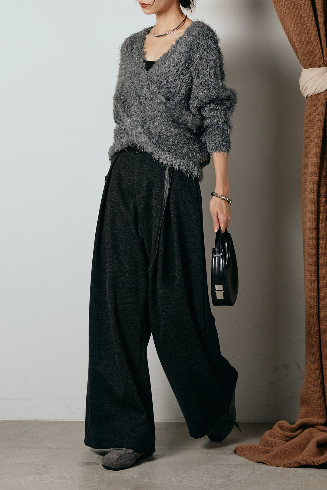 [SET]シャギークロスニットトップス+細ベルト付き起毛タックワイドパンツ(2set)