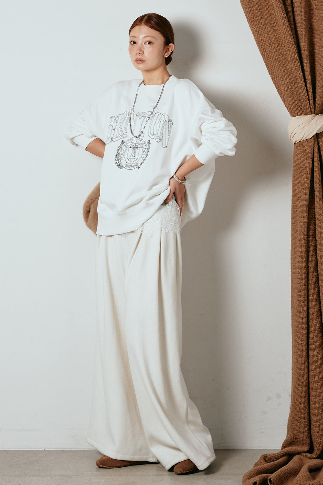 [SET]フロントロゴスウェットプルオーバー+フェイクレザー太ベルト付きタックワイドパンツ(2set)