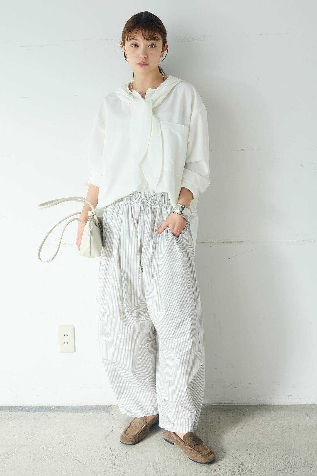 [SET]無地タイ付フーディーBIGシャツ+ランダムストライプタックギャザーパンツ(2set)