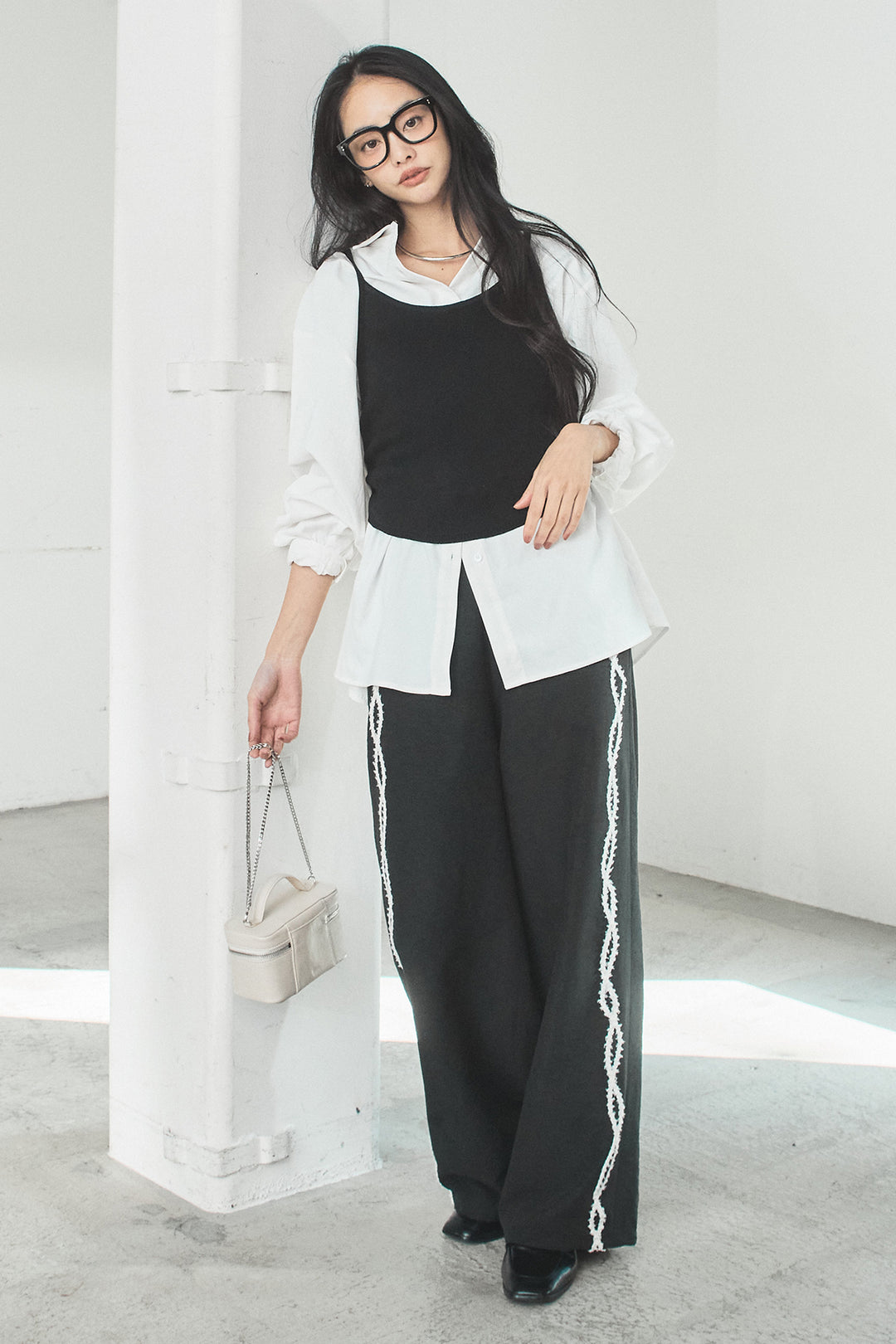 [SET]ニットキャミ付きシャツ+刺繡テープラインパンツ(2set)