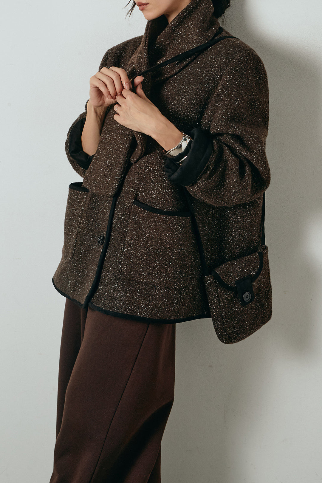 [SET]ノーカラーマフラーバッグ付きアウター+裏起毛スウェットワイドパンツ(2set)