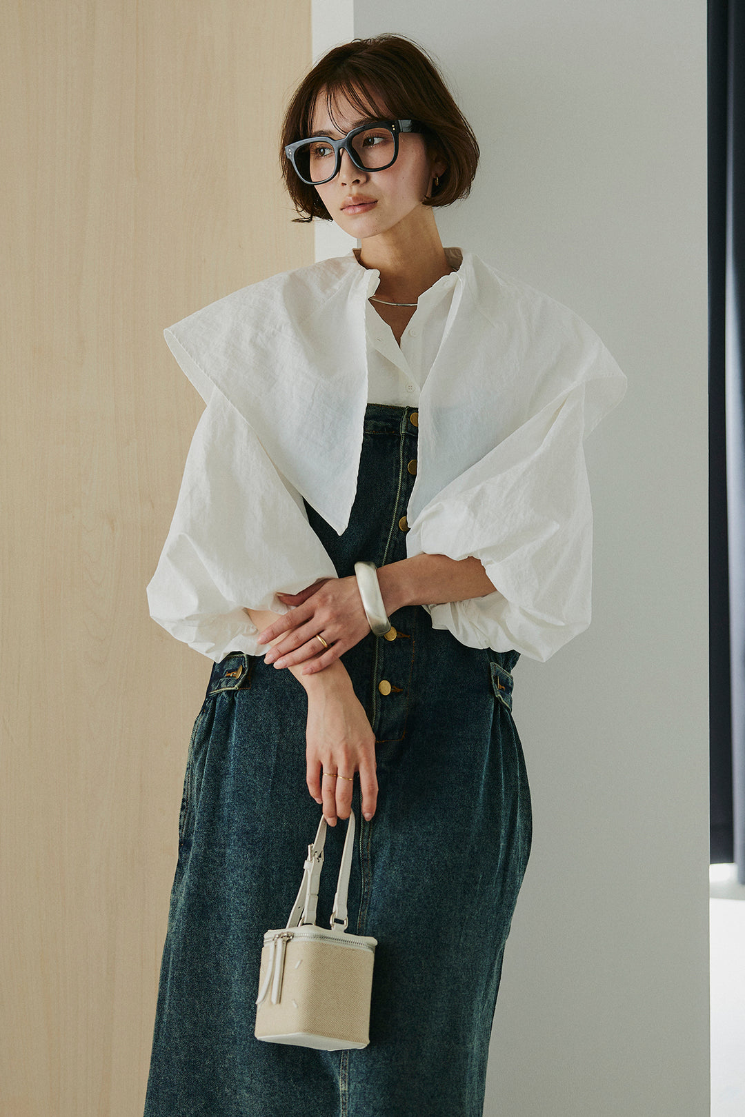 [SET]ケープカラーナイロンブラウス+配色ショルダーデニムサロペットスカート(2set)